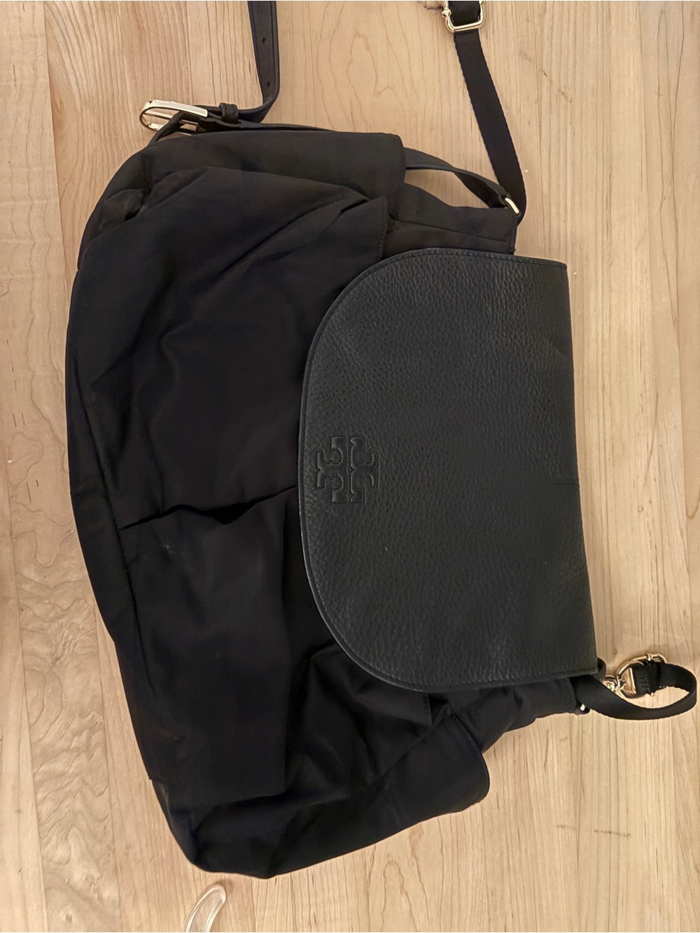 Tory Burch Black Pebbled Leather Flap Messenger Baby bag
